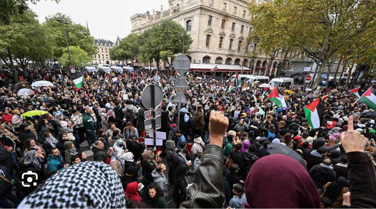 France : Des  manifestants essayent d'atteindre le siège de TF1
