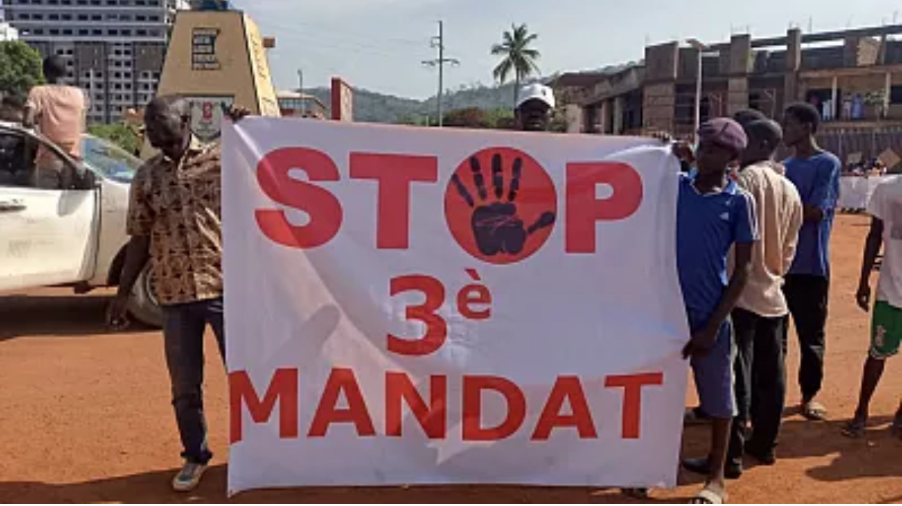 "Troisième mandat, démocratie à l’épreuve : chronique d’un recul politique"