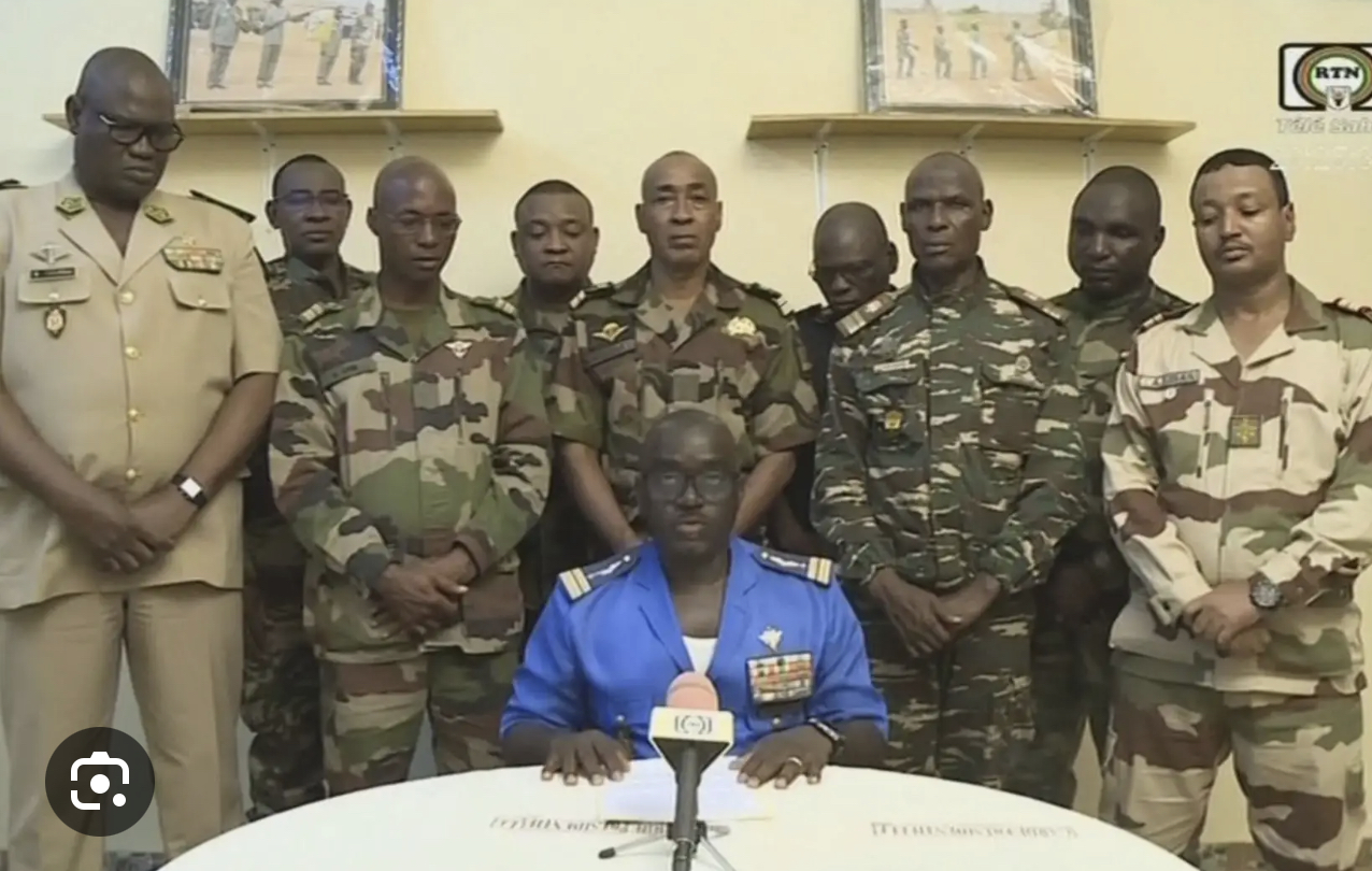 Niger: l’armée soutient les putschistes qui détiennent le président Bazoum