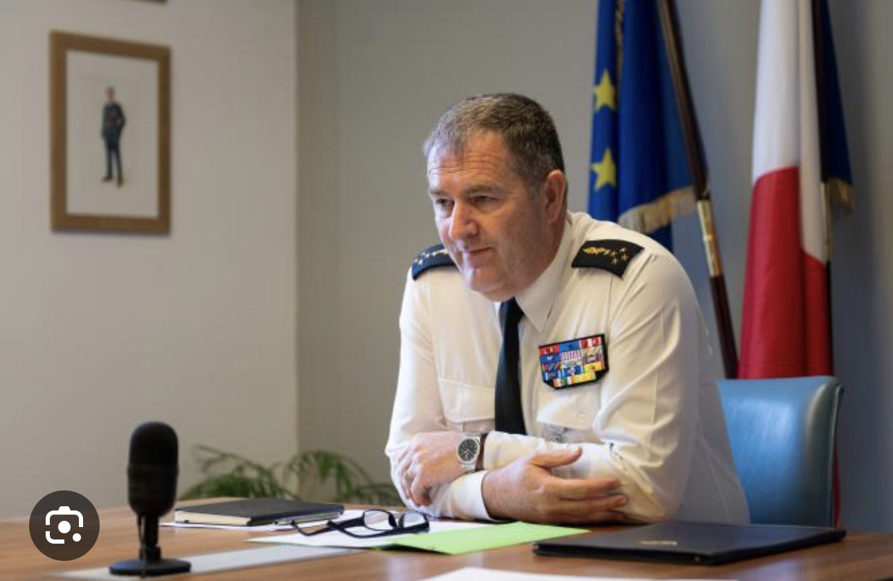 La France prévoit  réduire sa présence militaire en Afrique